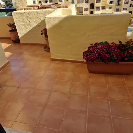 Piso Muy Comodo En Estepona, Zona Selwo דירה *
